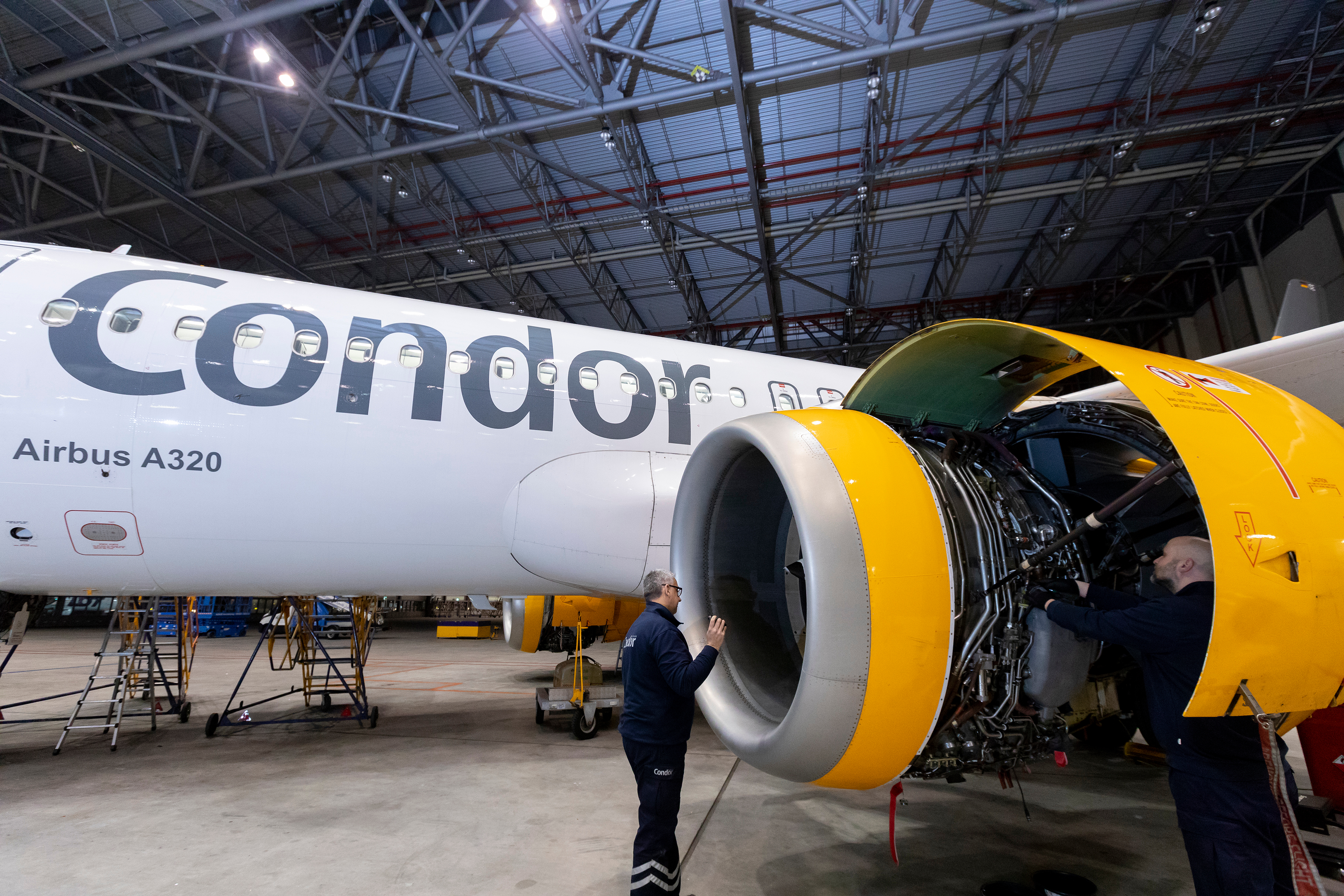 Maintenance of a Condor Airbus A320