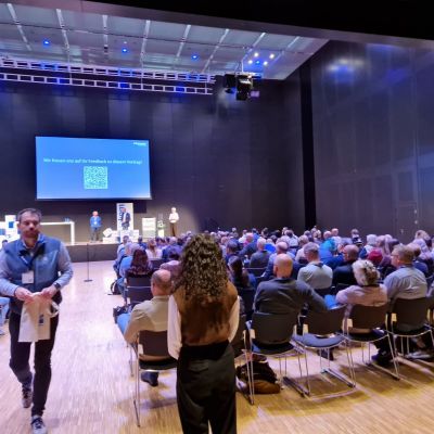 ... und das Plenum ist voll besetzt