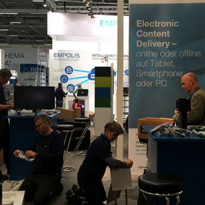 Everyone helps to set up the stand ...