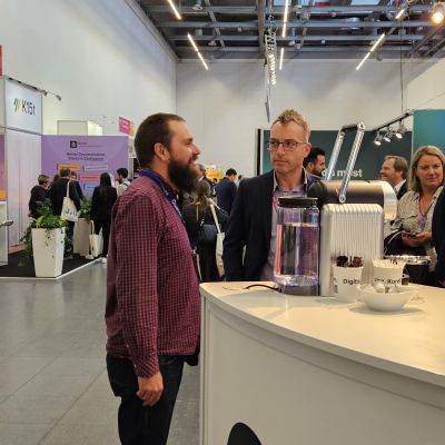 Redakteur Jörg Schulte mit Sebastian Dulisch - im Hintergrund Tom Küster, Stefan Krause und Anne Kudla