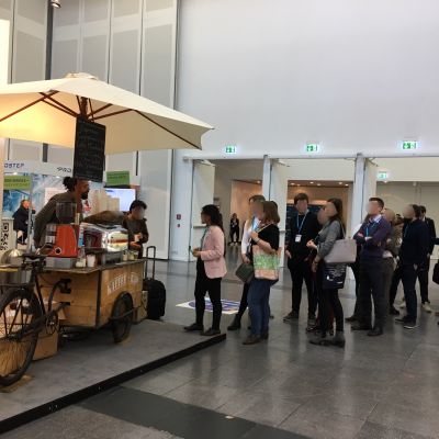 ... auch unser Barista Kevin, bei dem wir uns - auch im Namen aller Kaffeefreunde - noch einmal herzlich bedanken möchten!